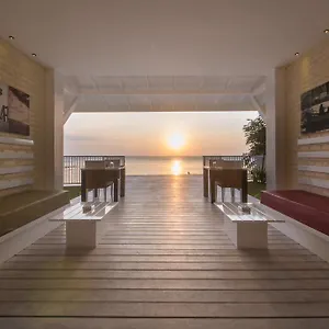 https://hush-lagoon30.negombohotels.net